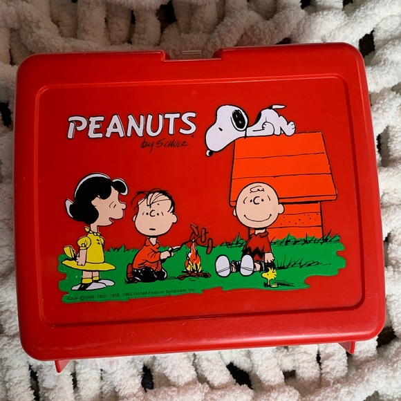 Peanuts by Schulz Red Thermos Plastic Lunch Box - Picture 2 of 16